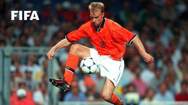 Top Cầu Thủ Hà Lan Nổi Tiếng - Biểu Tượng Bản Sắc Oranje 4 Dennis Bergkamp