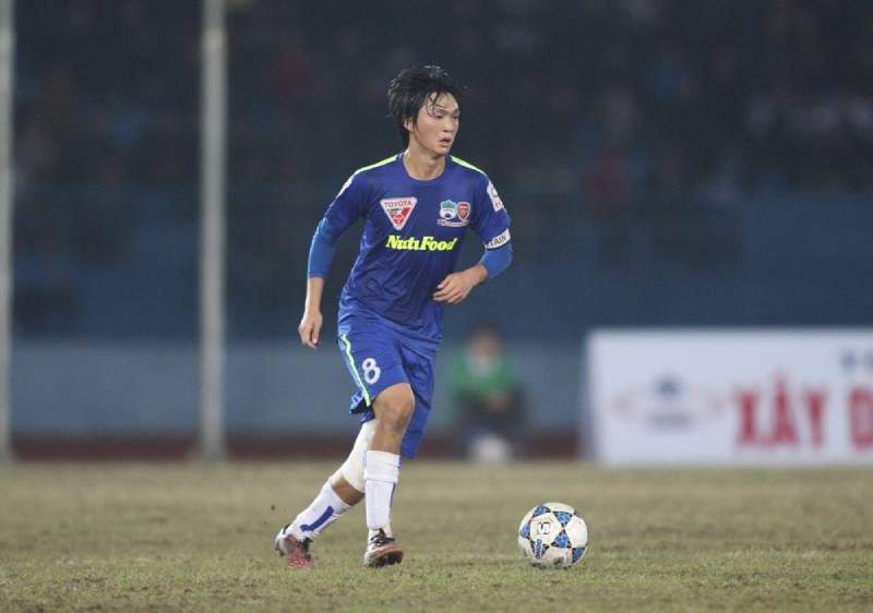 Từ lò HAGL JMG đến biểu tượng tiền vệ hiếm có