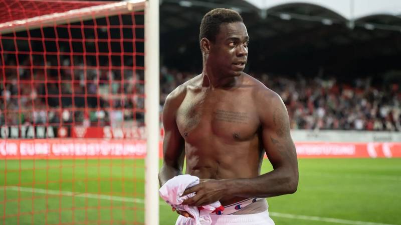 Top Cầu Thủ Gây Tranh Cãi Nhiều Nhất - Lắm Tài Nhiều Tật 4 Mario Balotelli – “Gã ngổ ngáo” không ai kiểm soát nổi