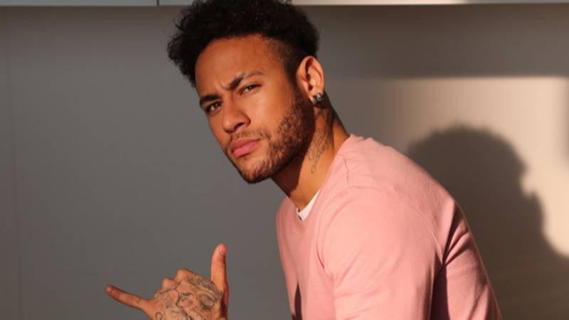 Neymar Jr. – “Hoàng tử mạng xã hội” và những pha “bẻ lái” truyền thông