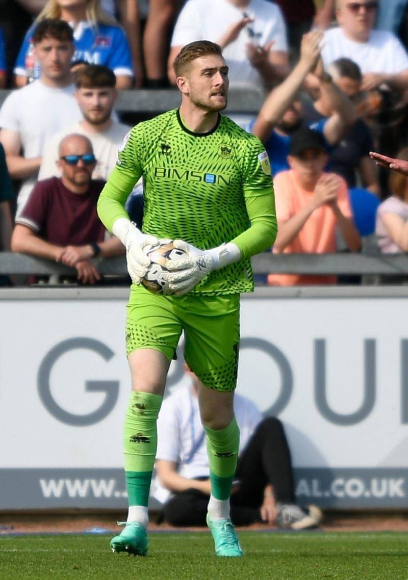 Top Cầu Thủ Có Chiều Cao Nổi Bật - Những “Cây Sào” Khuynh Đảo Sân Cỏ 3 Tomas Holy – 2m06: Gã thủ môn “cao lều nghều” đến từ Séc