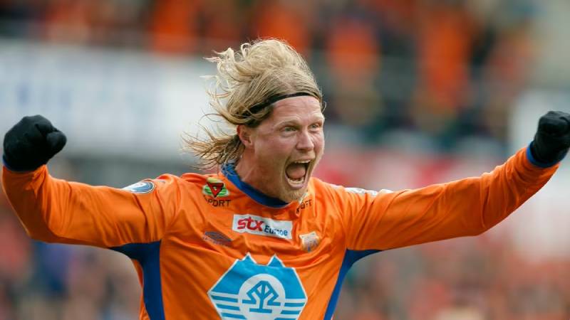 Top Cầu Thủ Có Chiều Cao Nổi Bật - Những “Cây Sào” Khuynh Đảo Sân Cỏ 5 Tor Hogne Aarøy – 2m04: Trung phong Na Uy chuyên đánh đầu